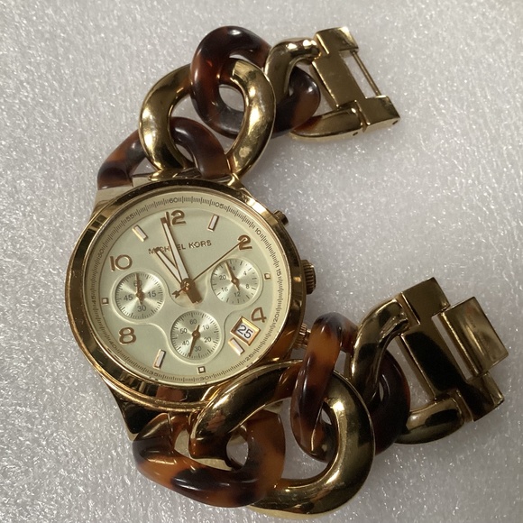 Michael Kors Women’s Runway Twist Chronograph Watch MK-4222 - Picture 3 of 16